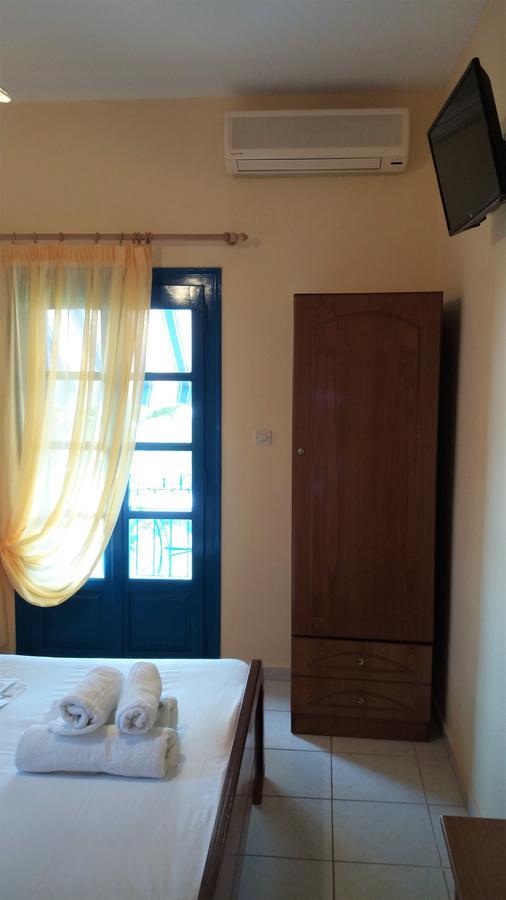 Mouragio Studios Tirós Екстериор снимка